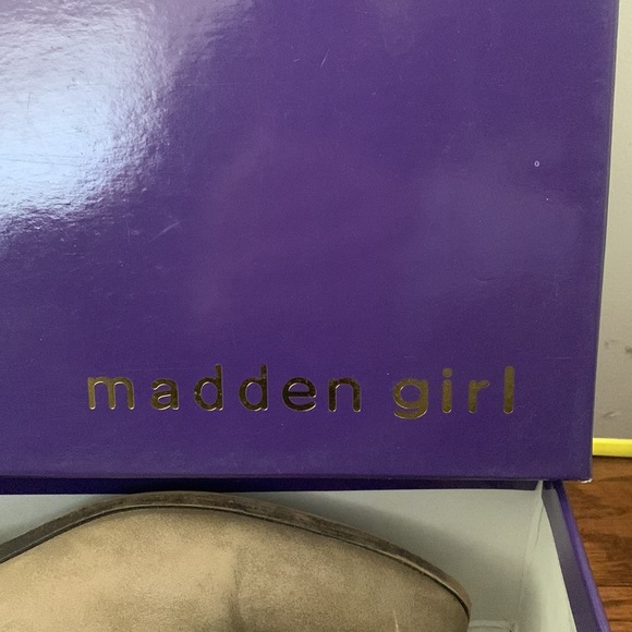 Madden girl- Womans size 9
Zavier Taupe Pari - Picture 3 of 4